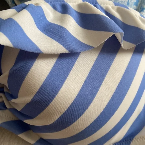 2 Bikini tops - Picture 2 of 8